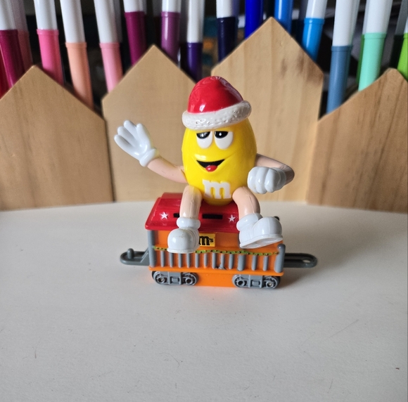 M&M Train Christmas Set 2005 5pc Collectible Plastic Gift Holiday Red Green Mars - Picture 10 of 15